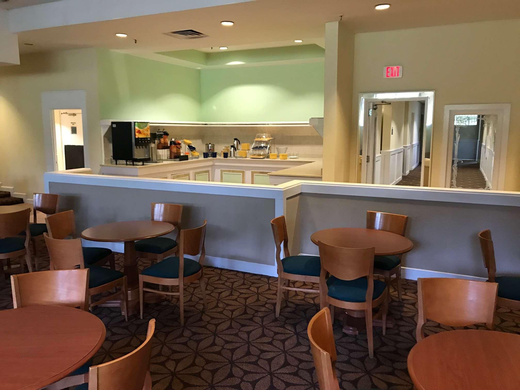 Days Inn & Suites By Wyndham Tallahassee Conf Center I-10 Extérieur photo