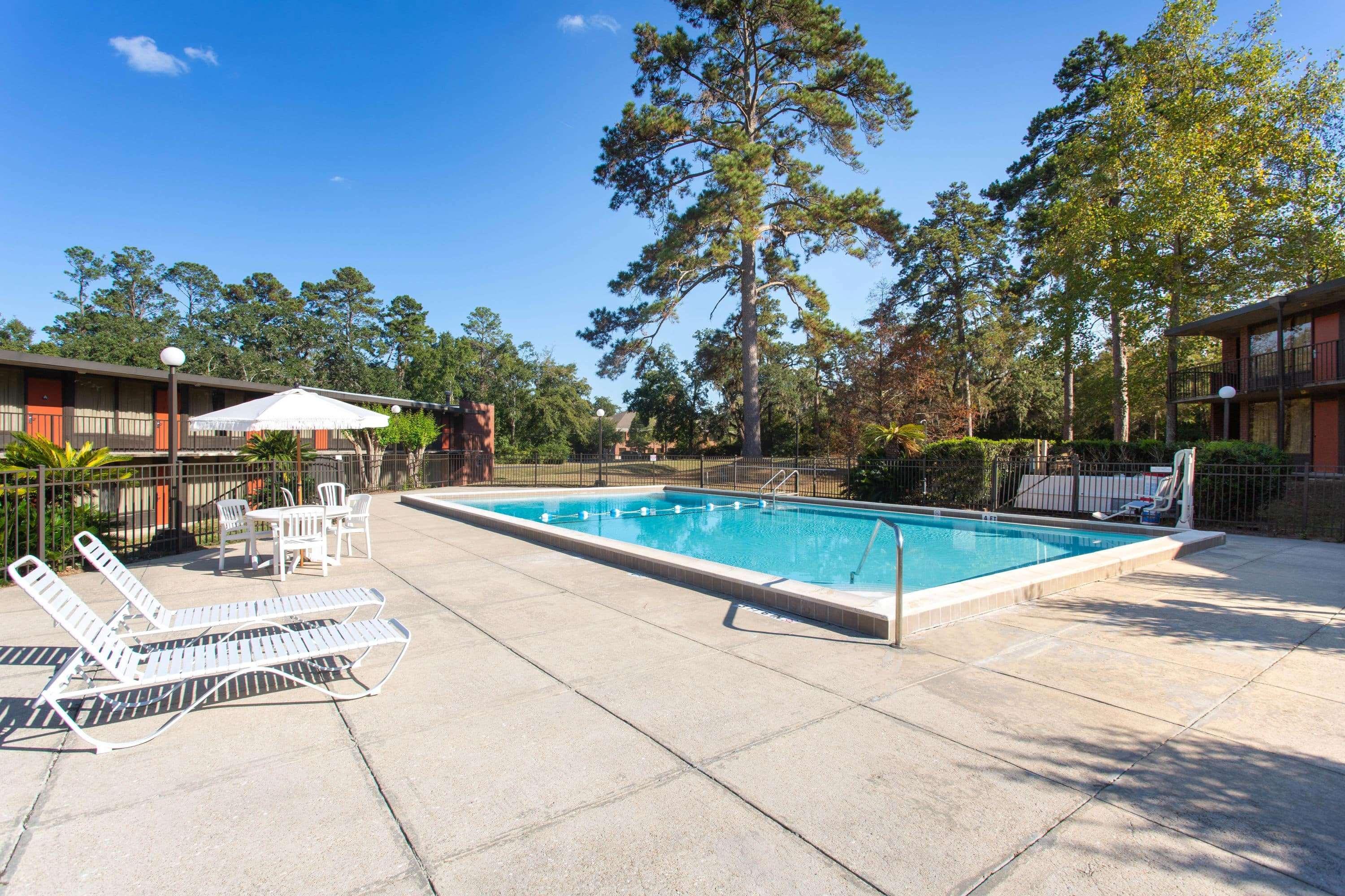 Days Inn & Suites By Wyndham Tallahassee Conf Center I-10 Extérieur photo