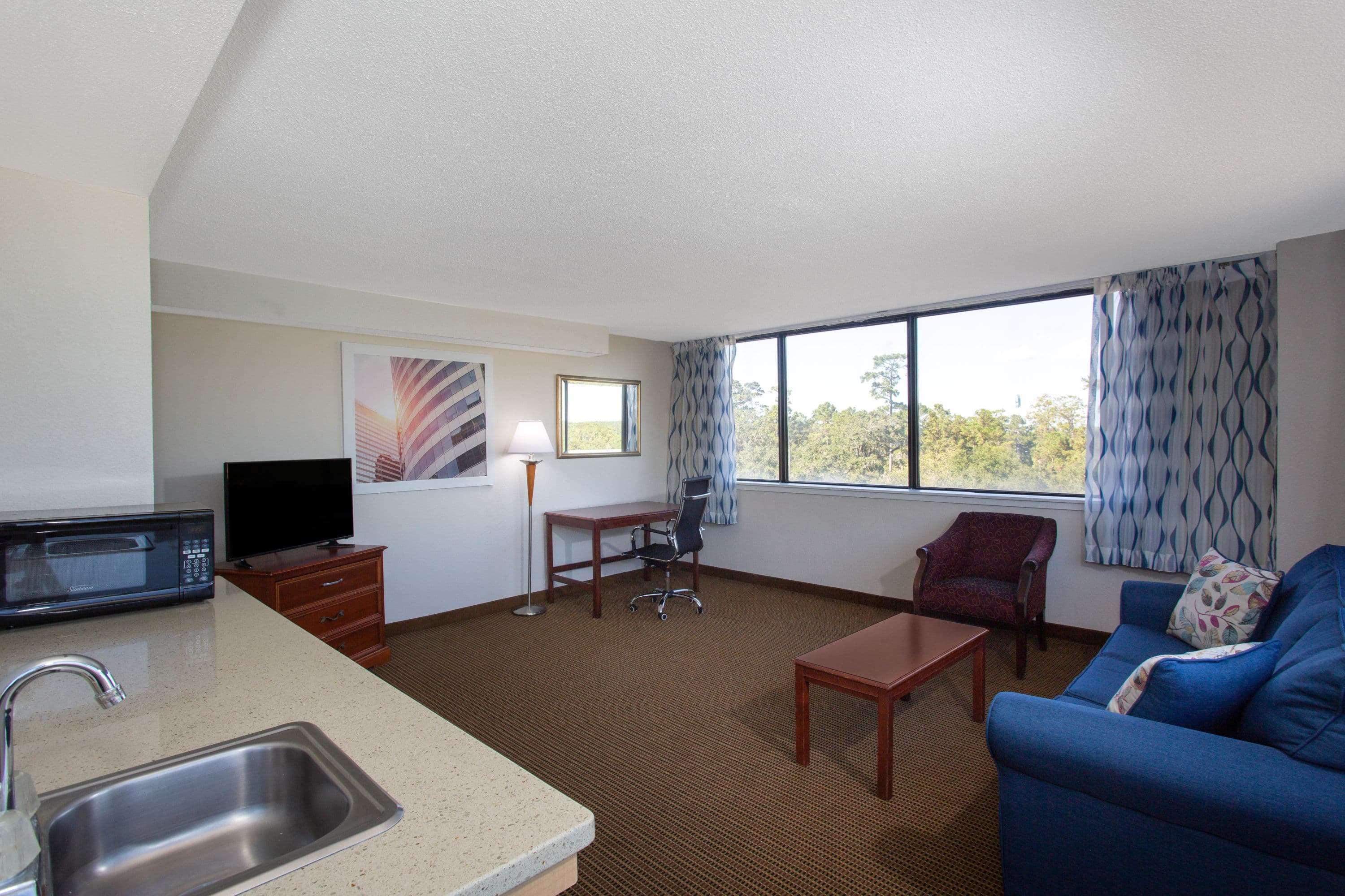 Days Inn & Suites By Wyndham Tallahassee Conf Center I-10 Extérieur photo