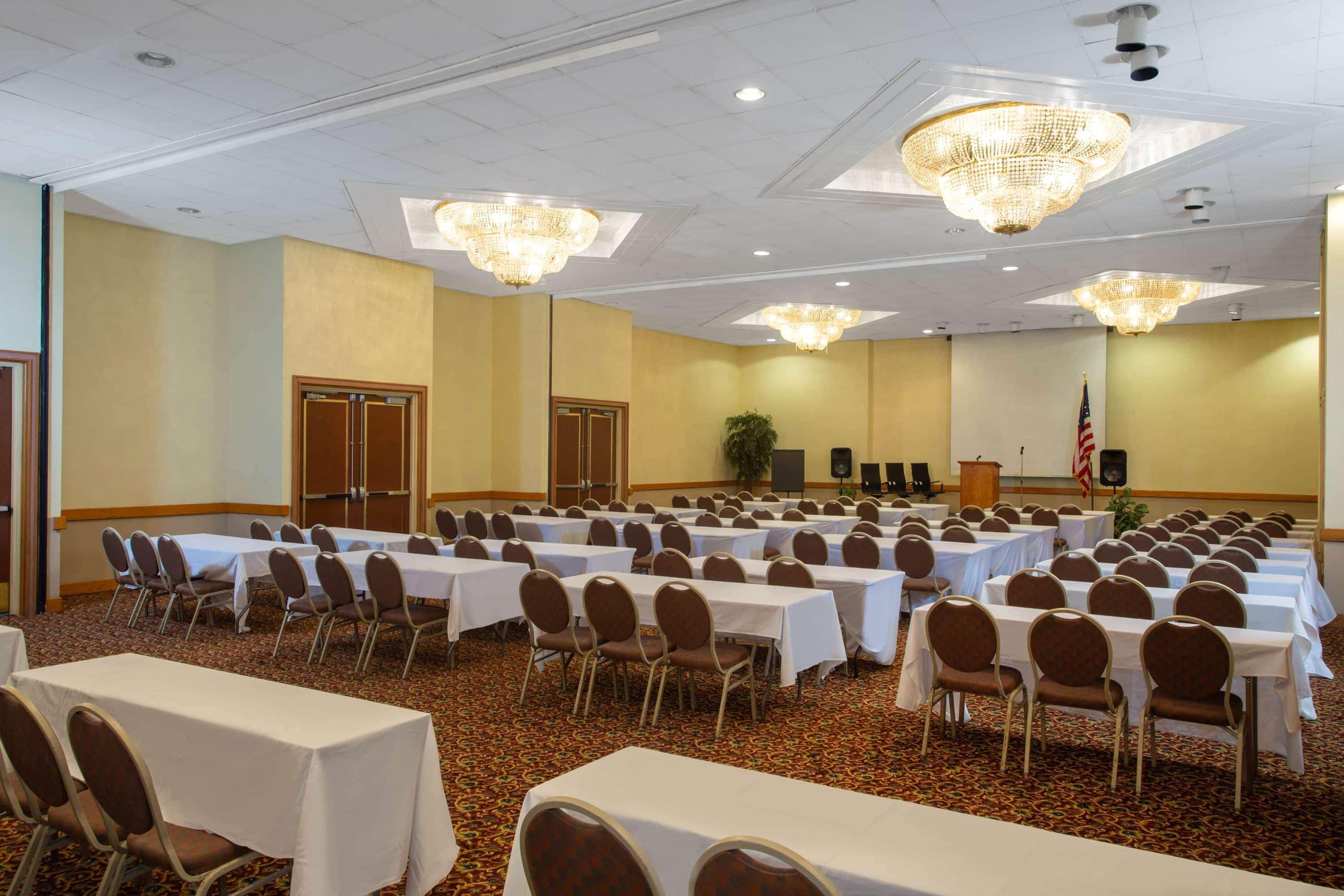 Days Inn & Suites By Wyndham Tallahassee Conf Center I-10 Extérieur photo
