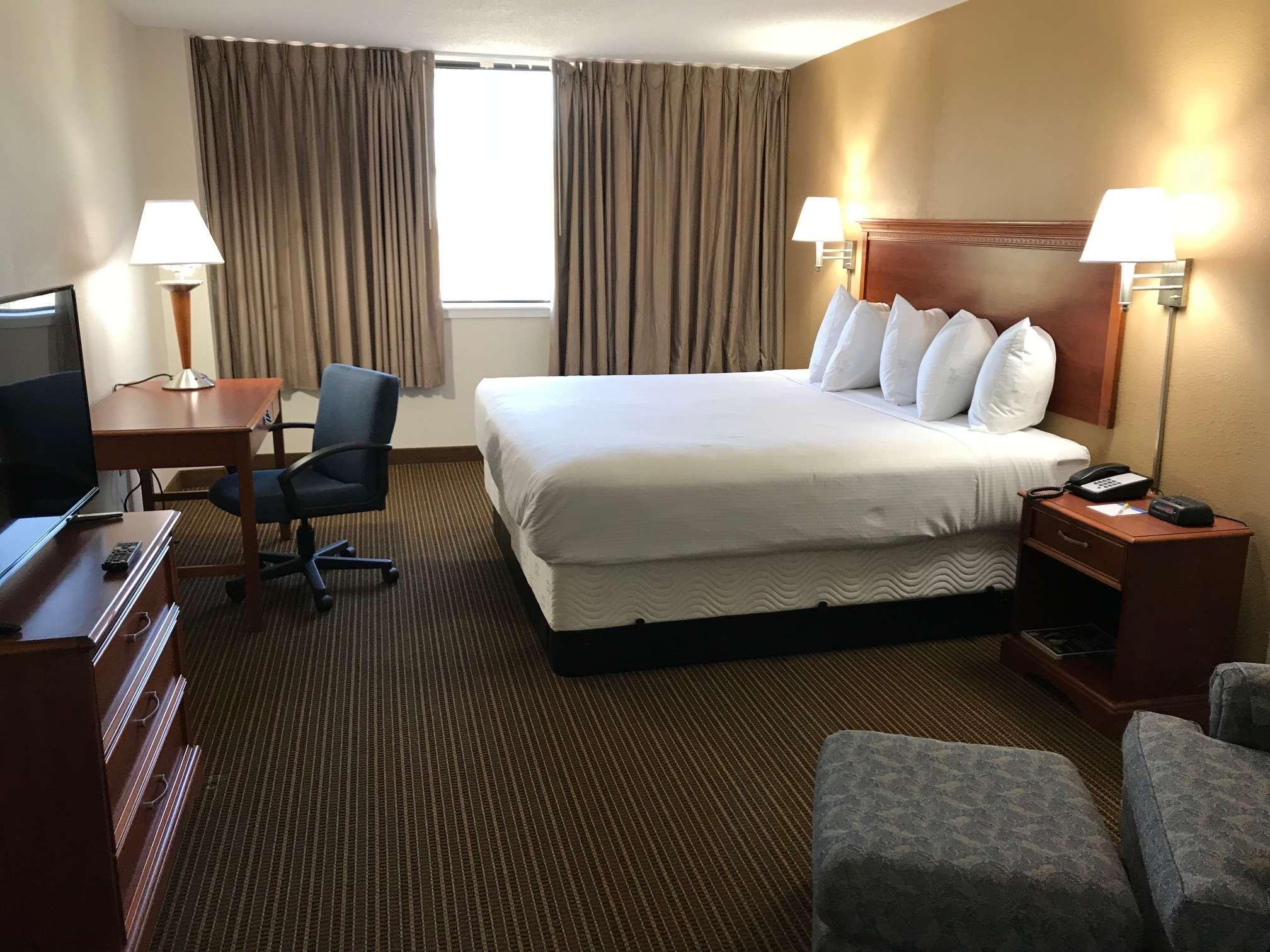 Days Inn & Suites By Wyndham Tallahassee Conf Center I-10 Extérieur photo