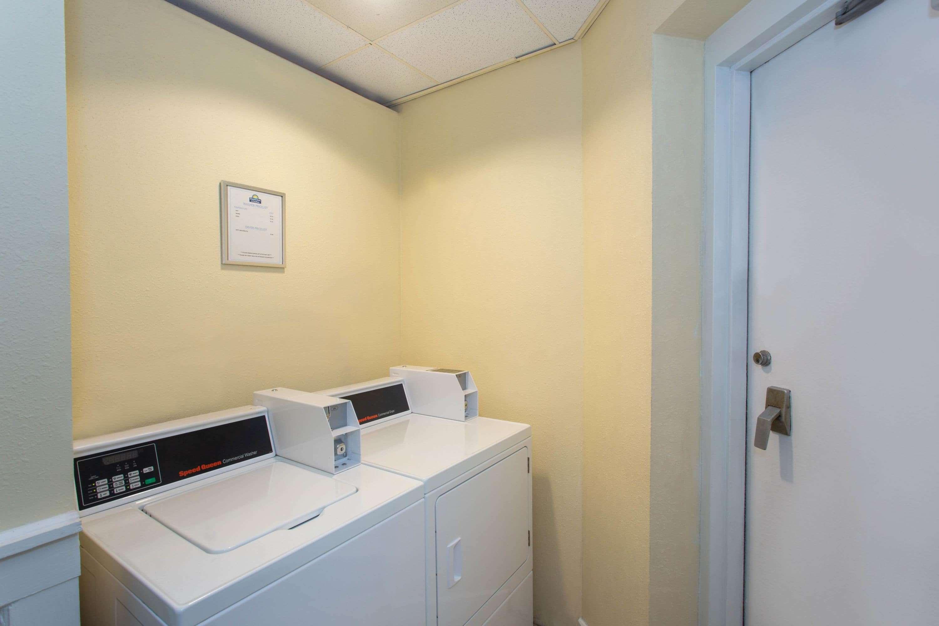 Days Inn & Suites By Wyndham Tallahassee Conf Center I-10 Extérieur photo