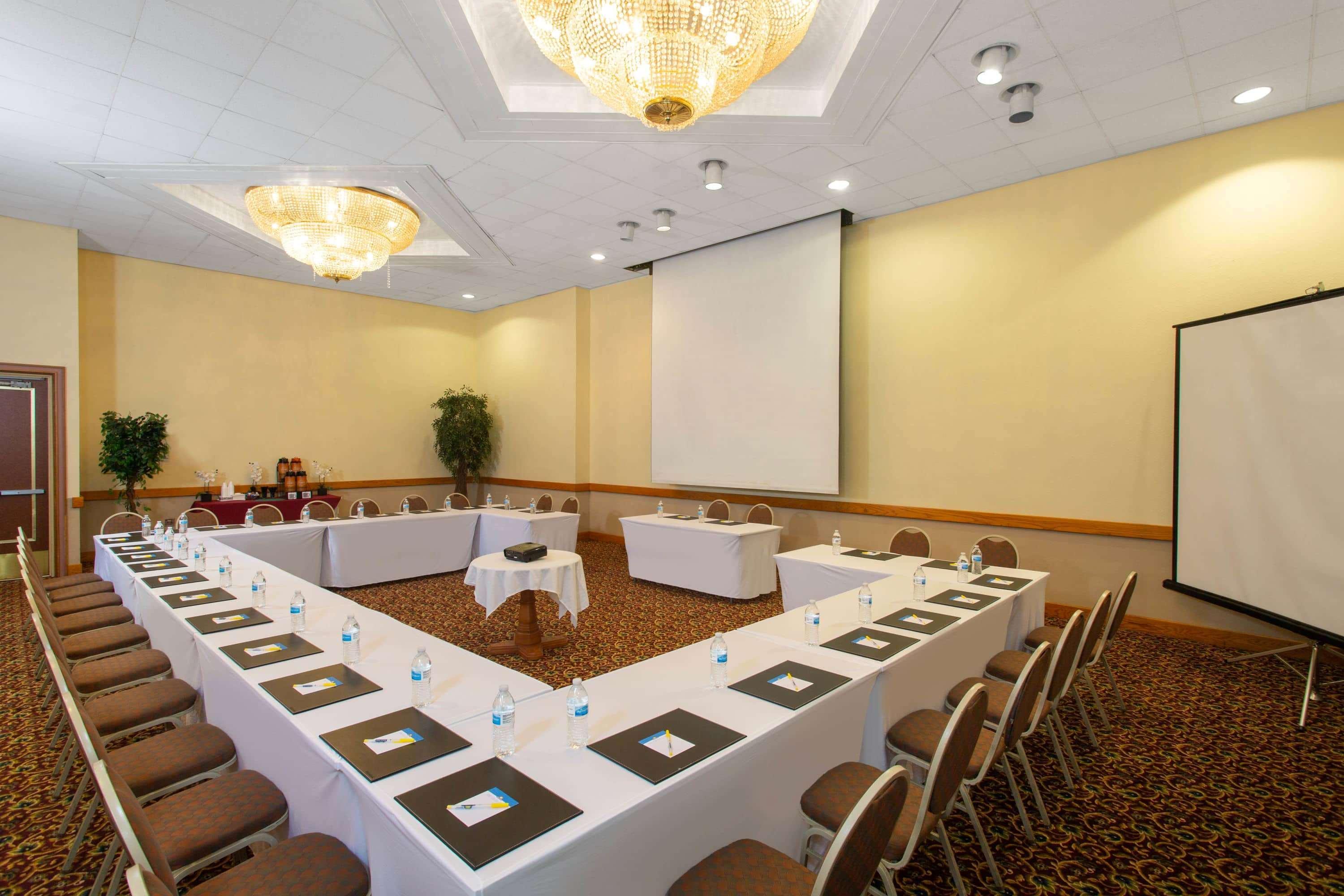 Days Inn & Suites By Wyndham Tallahassee Conf Center I-10 Extérieur photo