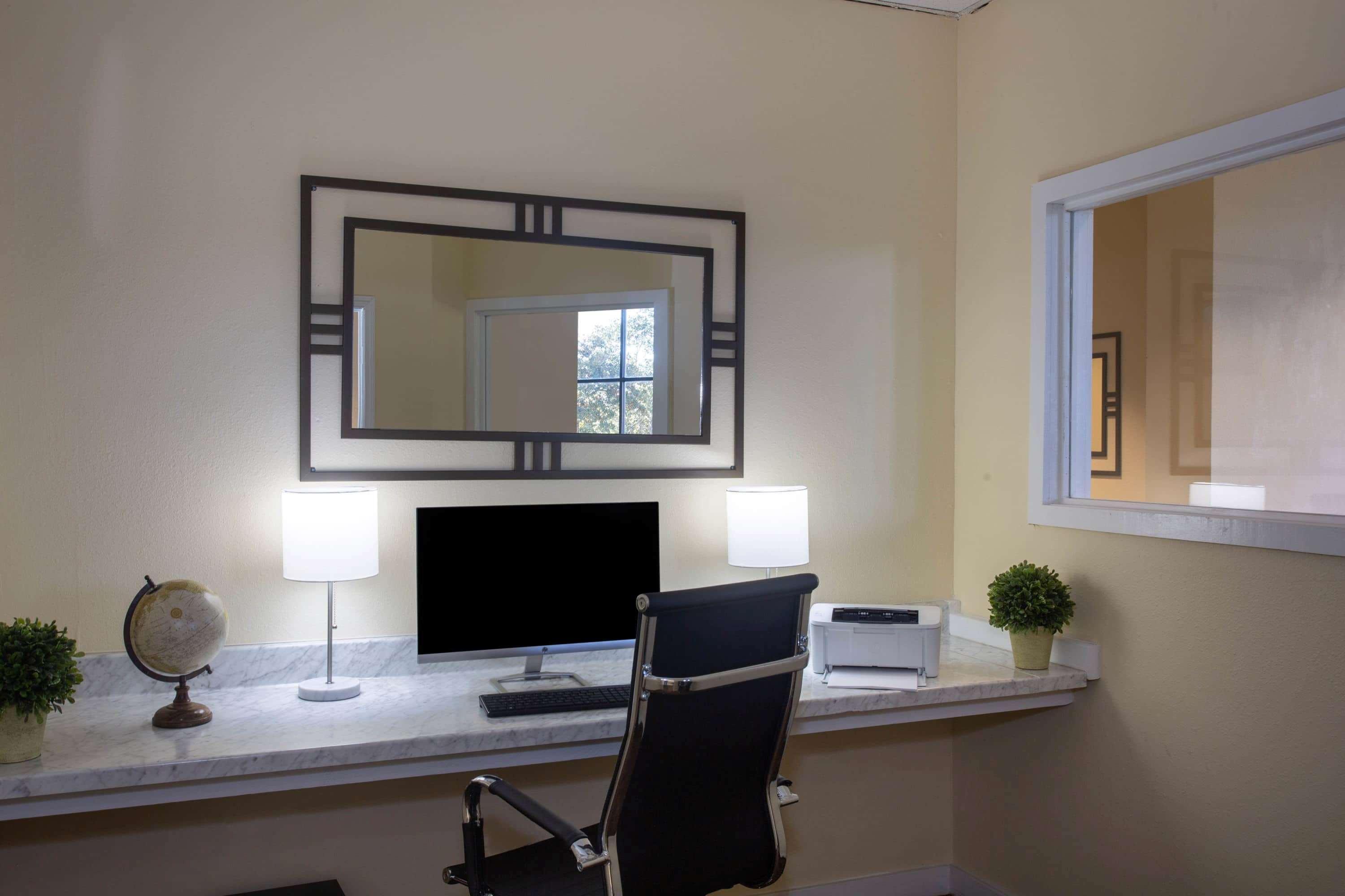 Days Inn & Suites By Wyndham Tallahassee Conf Center I-10 Extérieur photo