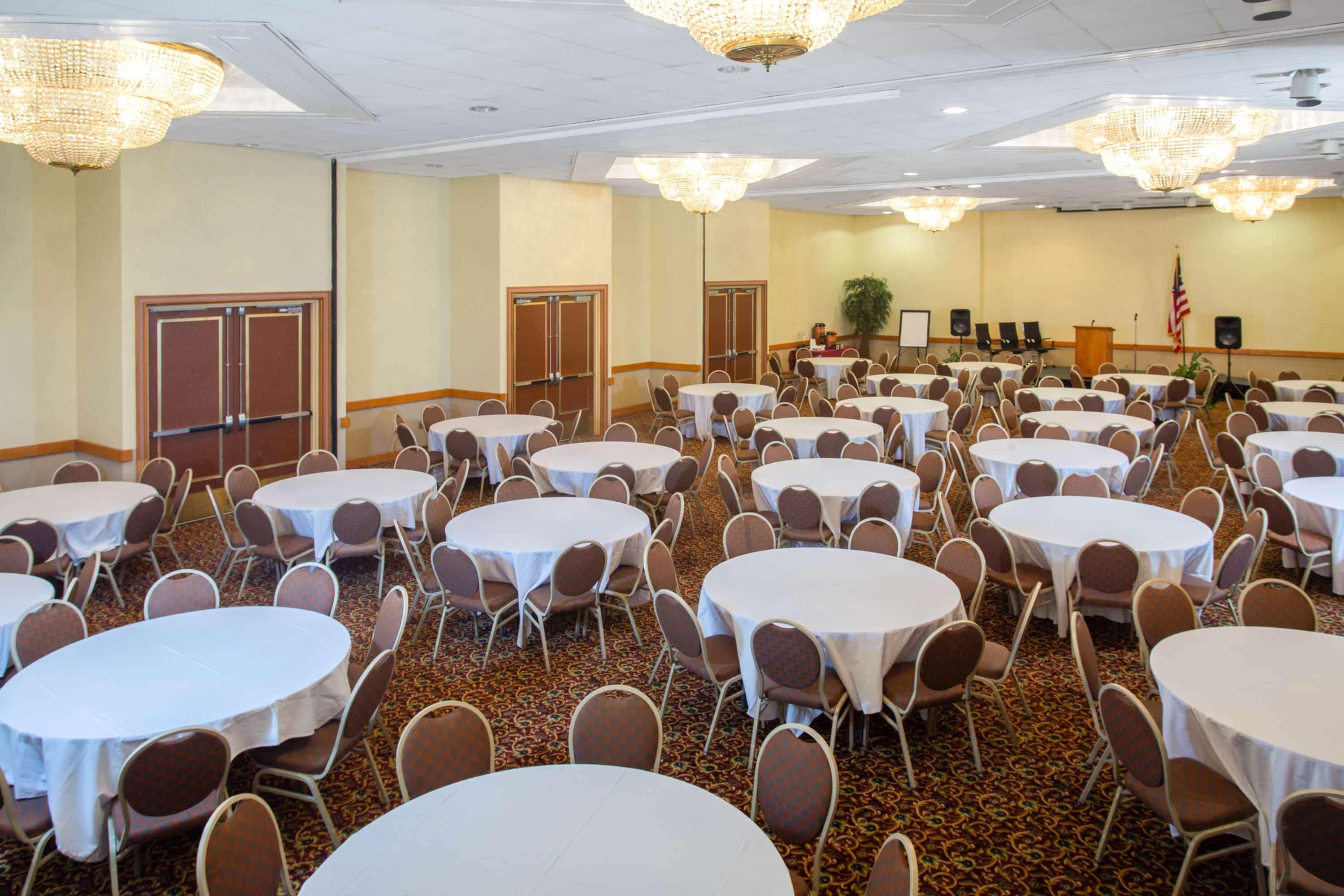 Days Inn & Suites By Wyndham Tallahassee Conf Center I-10 Extérieur photo
