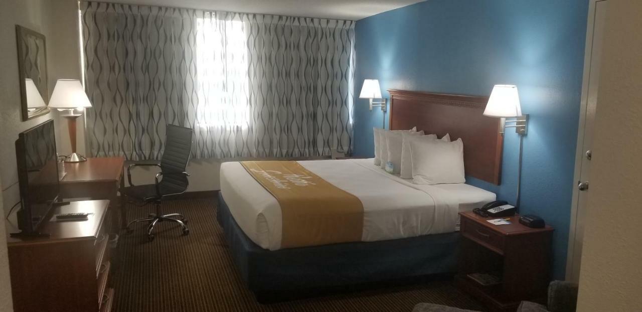 Days Inn & Suites By Wyndham Tallahassee Conf Center I-10 Extérieur photo