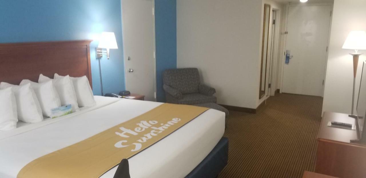Days Inn & Suites By Wyndham Tallahassee Conf Center I-10 Extérieur photo