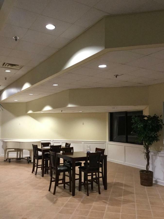 Days Inn & Suites By Wyndham Tallahassee Conf Center I-10 Extérieur photo