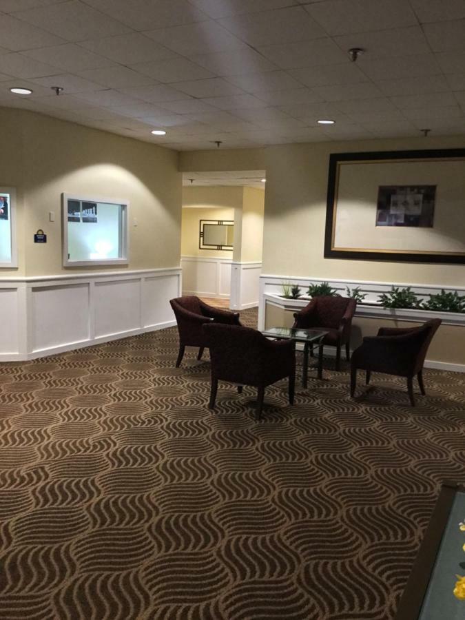 Days Inn & Suites By Wyndham Tallahassee Conf Center I-10 Extérieur photo