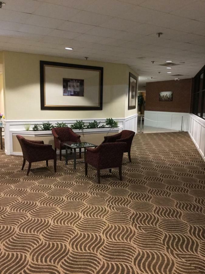 Days Inn & Suites By Wyndham Tallahassee Conf Center I-10 Extérieur photo
